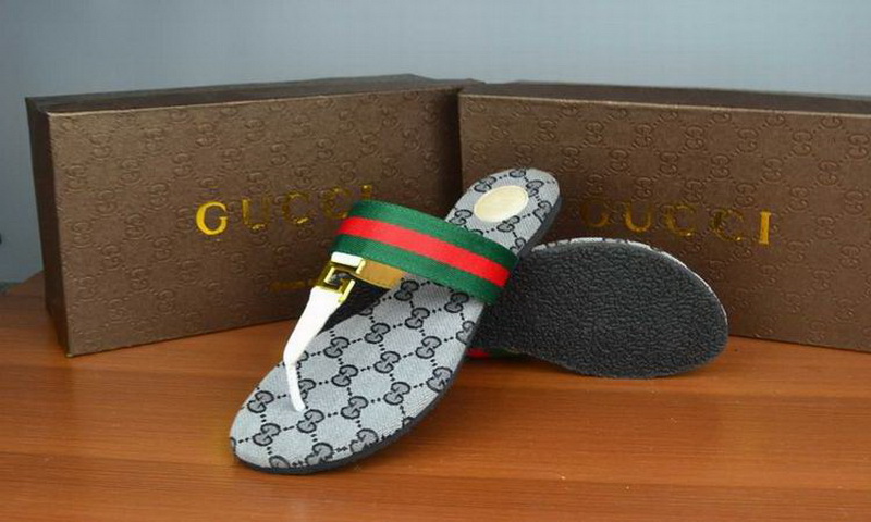 Gucci Slippers Woman--097